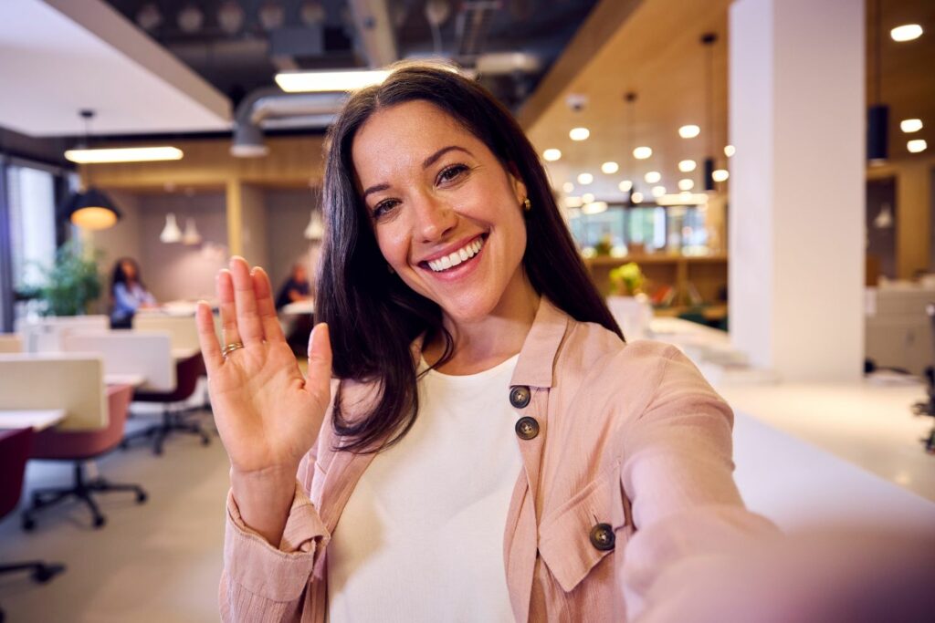 Singlebörsen Vergleich: Selfie von Frau