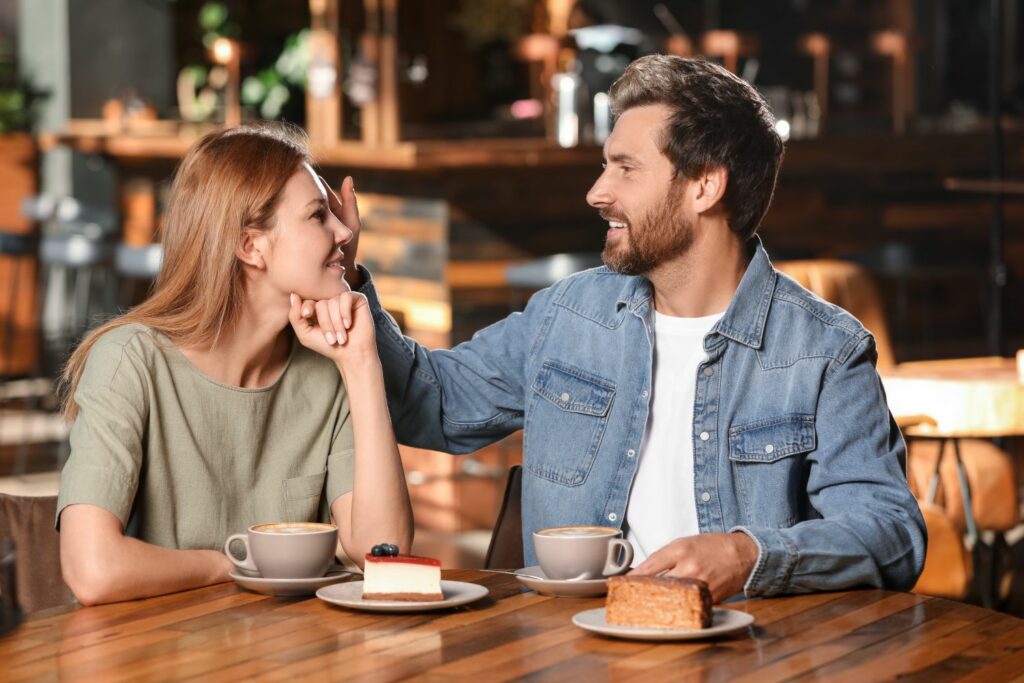 Dating-Trends 2026: Paar im Cafe